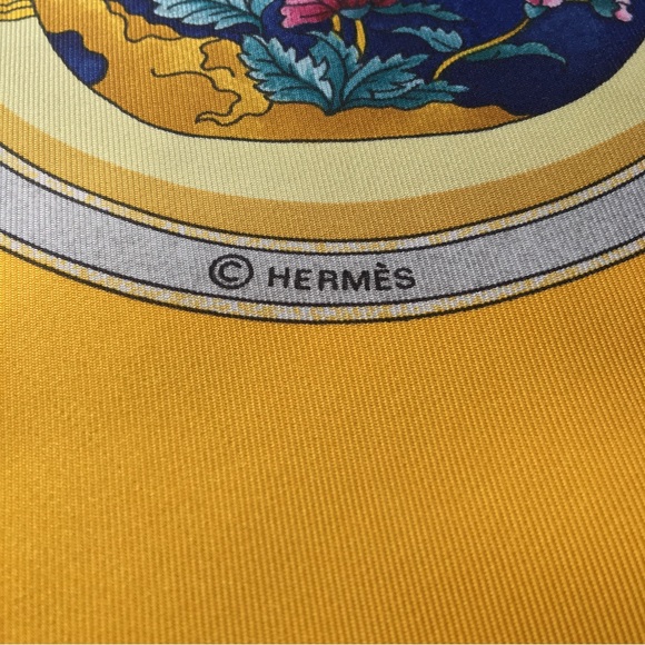 Authentic Hermes Carré 90 Scarf Qu'importe Le Flacon Perfume Bottle Scarf Silk - Picture 4 of 10